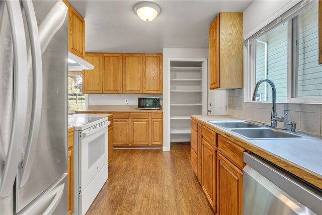 30325 9th Avenue S, Federal Way, WA 98003
