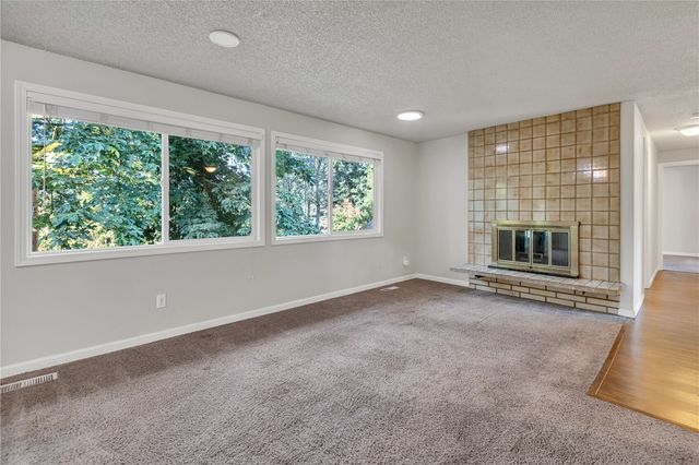 30325 9th Avenue S, Federal Way, WA 98003