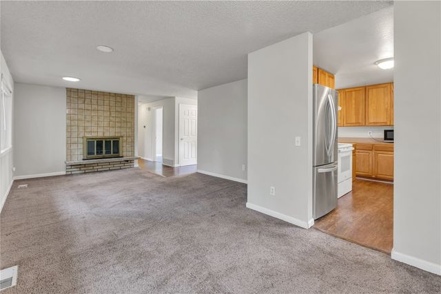 30325 9th Avenue S, Federal Way, WA 98003