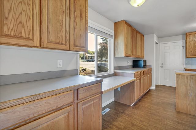 30325 9th Avenue S, Federal Way, WA 98003