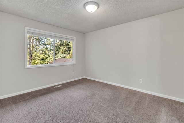 30325 9th Avenue S, Federal Way, WA 98003