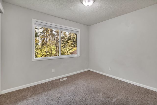 30325 9th Avenue S, Federal Way, WA 98003