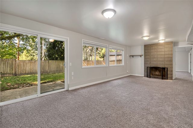 30325 9th Avenue S, Federal Way, WA 98003