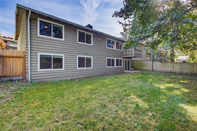 30325 9th Avenue S, Federal Way, WA 98003