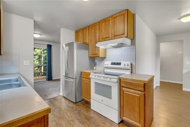 30325 9th Avenue S, Federal Way, WA 98003