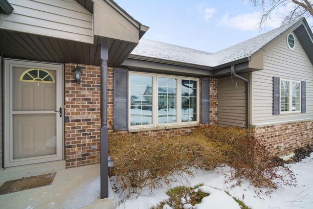 4066 W Whispering Ridge PASS, Franklin, WI 53132