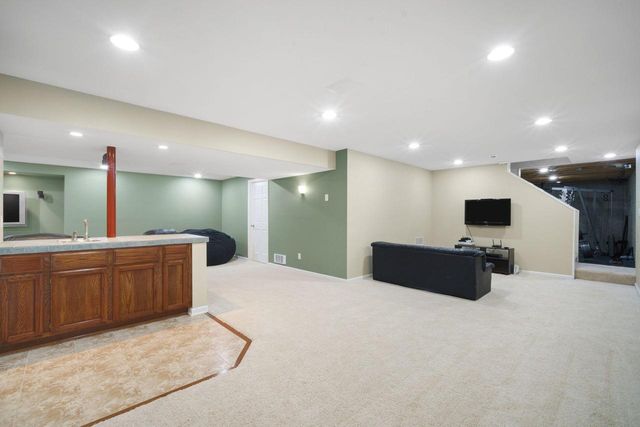 4066 W Whispering Ridge PASS, Franklin, WI 53132