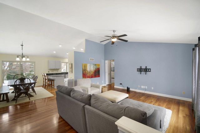 4066 W Whispering Ridge PASS, Franklin, WI 53132