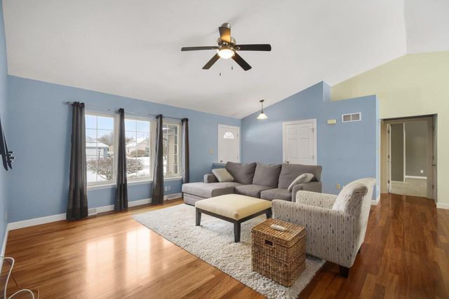 4066 W Whispering Ridge PASS, Franklin, WI 53132