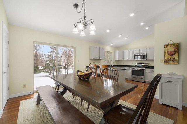 4066 W Whispering Ridge PASS, Franklin, WI 53132