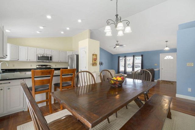 4066 W Whispering Ridge PASS, Franklin, WI 53132