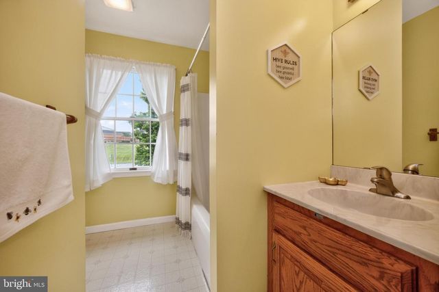 1846 WEAVERTOWN RD, Douglassville, PA 19518
