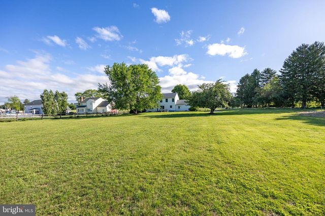 1846 WEAVERTOWN RD, Douglassville, PA 19518