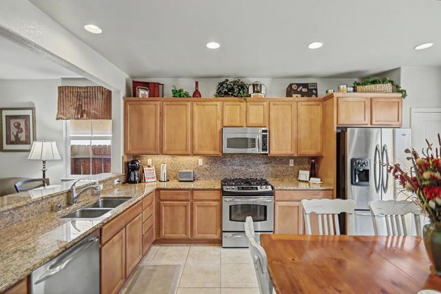 7531 Abbey Cir, Elk Grove, CA 95757