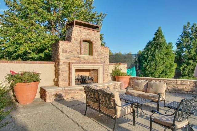 7531 Abbey Cir, Elk Grove, CA 95757