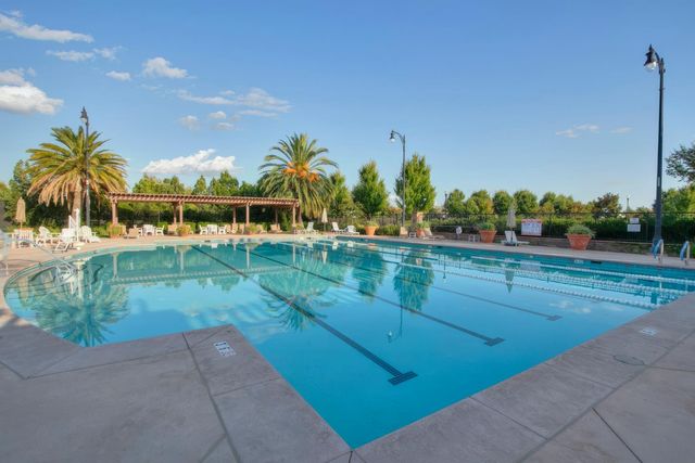 7531 Abbey Cir, Elk Grove, CA 95757