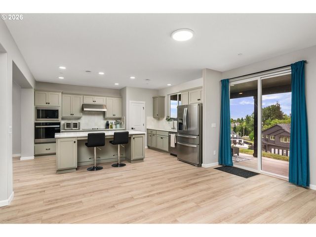 124 W 20TH Way, La Center, WA 98629