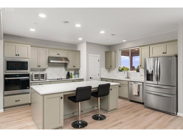 124 W 20TH Way, La Center, WA 98629