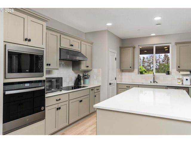 124 W 20TH Way, La Center, WA 98629