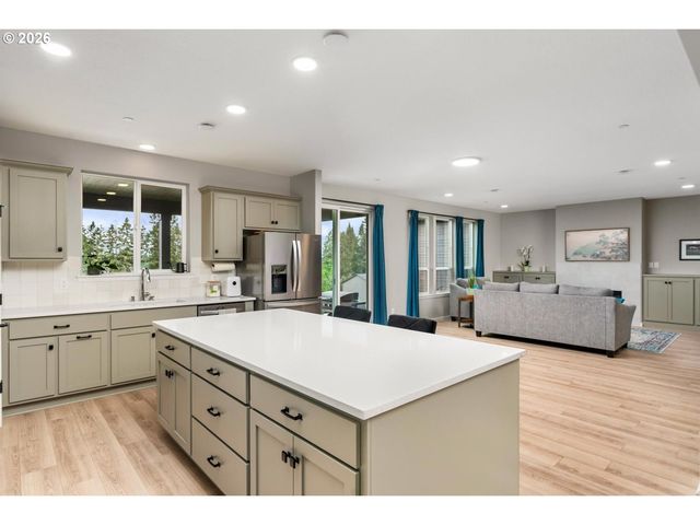 124 W 20TH Way, La Center, WA 98629