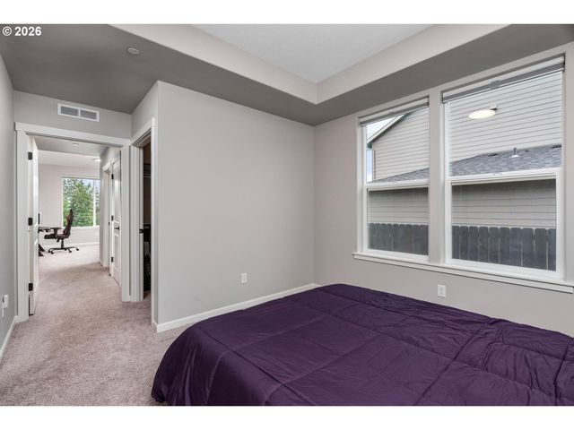 124 W 20TH Way, La Center, WA 98629