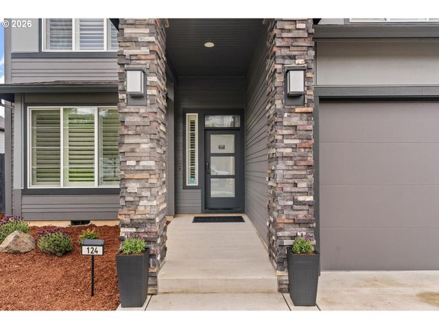 124 W 20TH Way, La Center, WA 98629