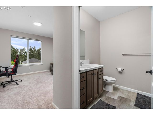 124 W 20TH Way, La Center, WA 98629