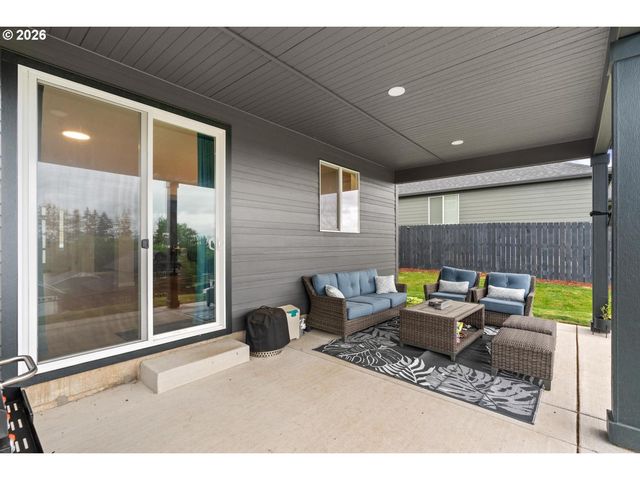 124 W 20TH Way, La Center, WA 98629