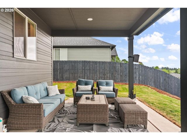 124 W 20TH Way, La Center, WA 98629