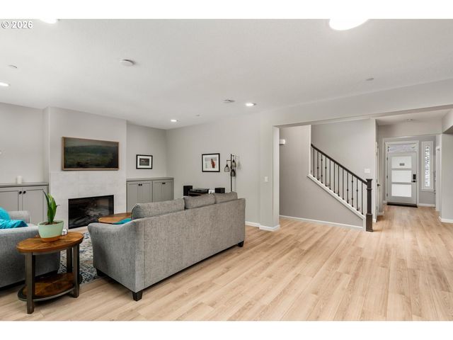 124 W 20TH Way, La Center, WA 98629