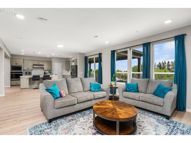 124 W 20TH Way, La Center, WA 98629