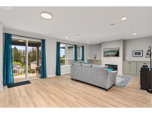 124 W 20TH Way, La Center, WA 98629