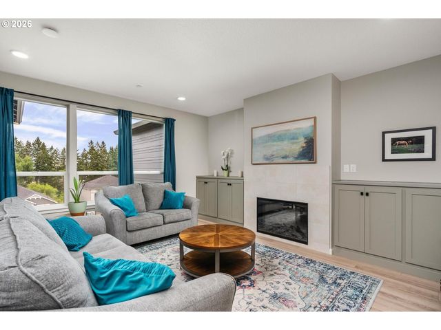 124 W 20TH Way, La Center, WA 98629