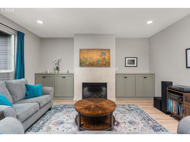 124 W 20TH Way, La Center, WA 98629