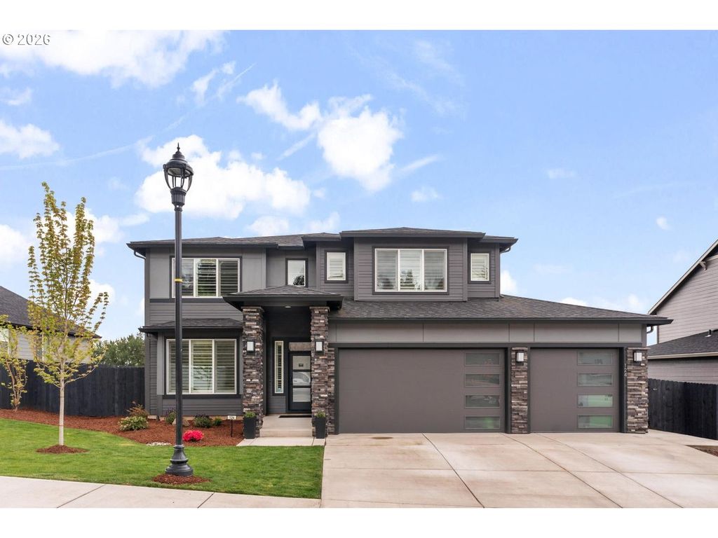 124 W 20TH Way, La Center, WA 98629