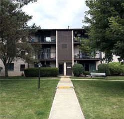 16370 Heather Lane 303, Middleburg Heights, OH 44130