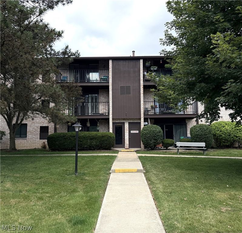 16370 Heather Lane 303, Middleburg Heights, OH 44130