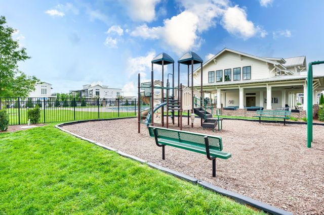 915 Sassafras Ct, Spring Hill, TN 37174