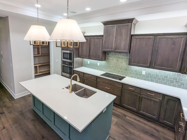 727 E Lexington Ln, Andover, KS 67002