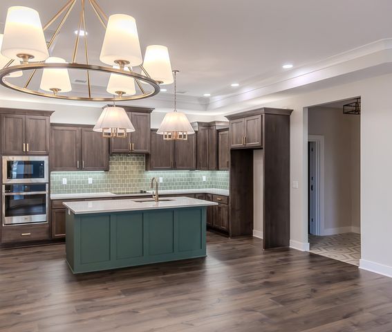 727 E Lexington Ln, Andover, KS 67002