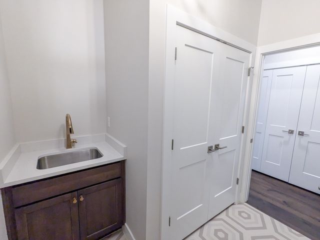 727 E Lexington Ln, Andover, KS 67002