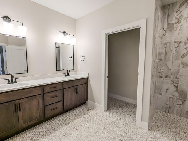 727 E Lexington Ln, Andover, KS 67002