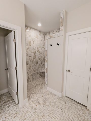727 E Lexington Ln, Andover, KS 67002