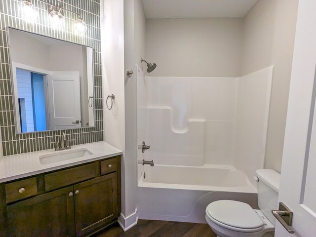 727 E Lexington Ln, Andover, KS 67002