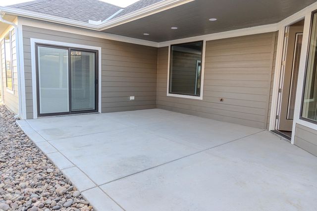 727 E Lexington Ln, Andover, KS 67002