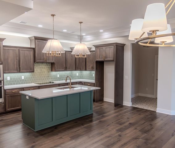 727 E Lexington Ln, Andover, KS 67002