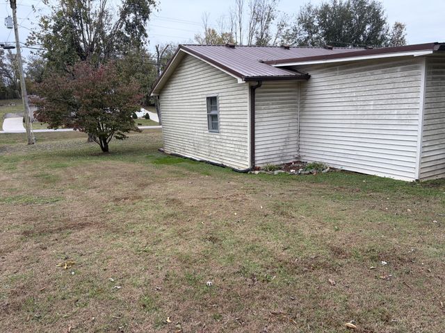 263 Hogan Rd, Gordonsville, TN 38563