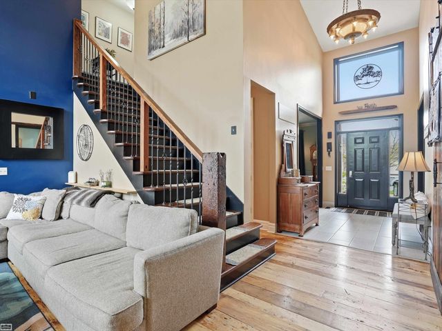 36531 N Pointe Drive, New Baltimore, MI 48047