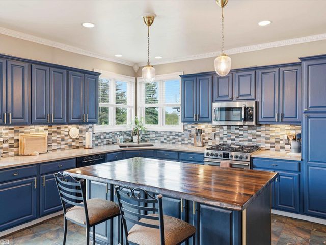 36531 N Pointe Drive, New Baltimore, MI 48047