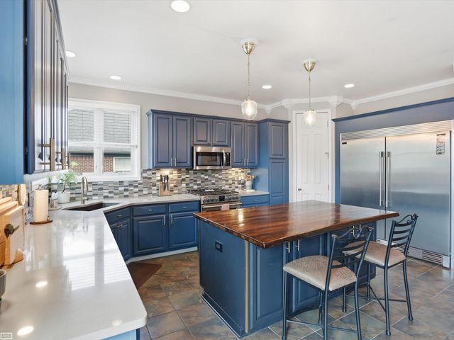 36531 N Pointe Drive, New Baltimore, MI 48047